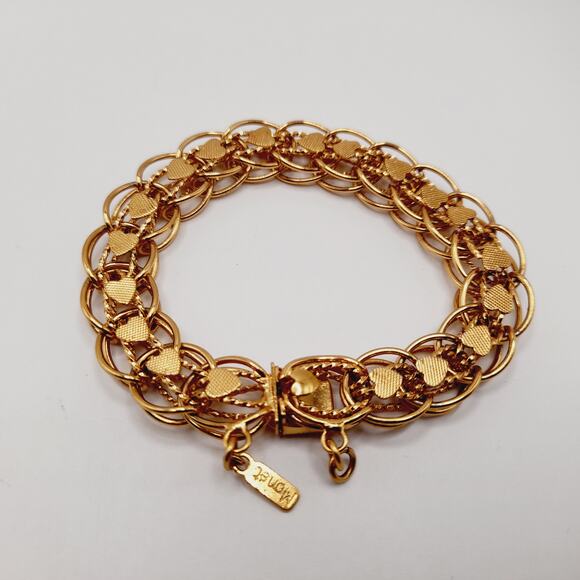 Vintage Monet Textured Gold Plated Bracelet with Push Knob Clasp 7.25” - Picture 6 of 7